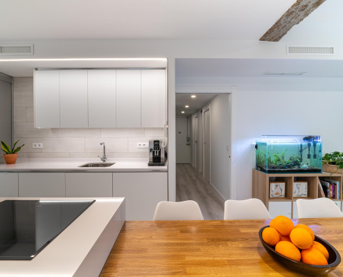 Cocina Vista interior de cocina en reforma integral de vivienda My family and others