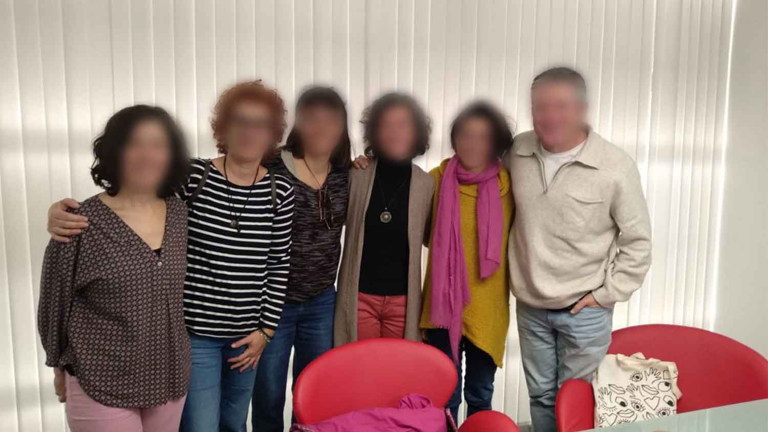 grupo cohousing firmando préstamo bancario con Fiare
