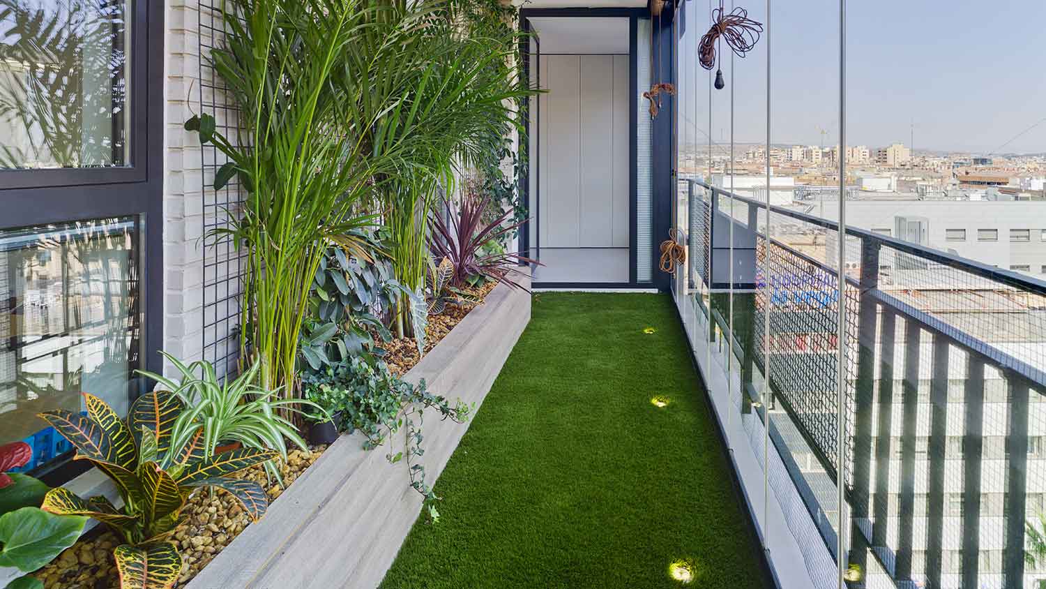 diseño biofílico en galería de vivienda AyM