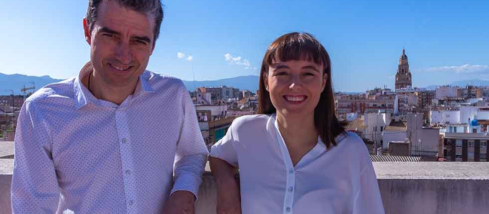 Equipo AFuentes arquitectura en azotea estudio con torre catedral de Murcia de fondo